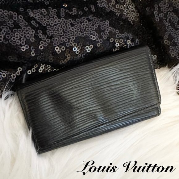 𝅺LOUIS Vuitton Black Epi Leather Logo Key Case 4 hooks - Picture 1 of 11